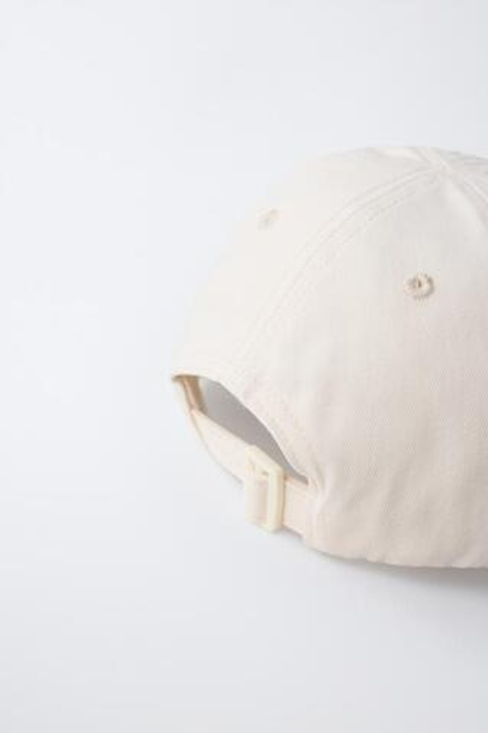 ZARA КЕПКА С НАШИВКАМИ © DISNEY, ЭКРЮ