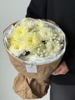 Букет из хризантемы и гипсофилы