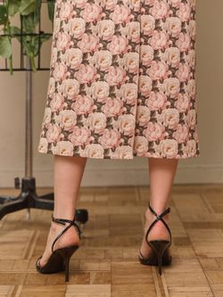 Платье с квадратным вырезом