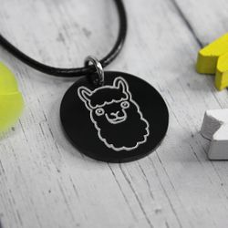Черный кулон подвеска с Ламой с гравировкой на заказ