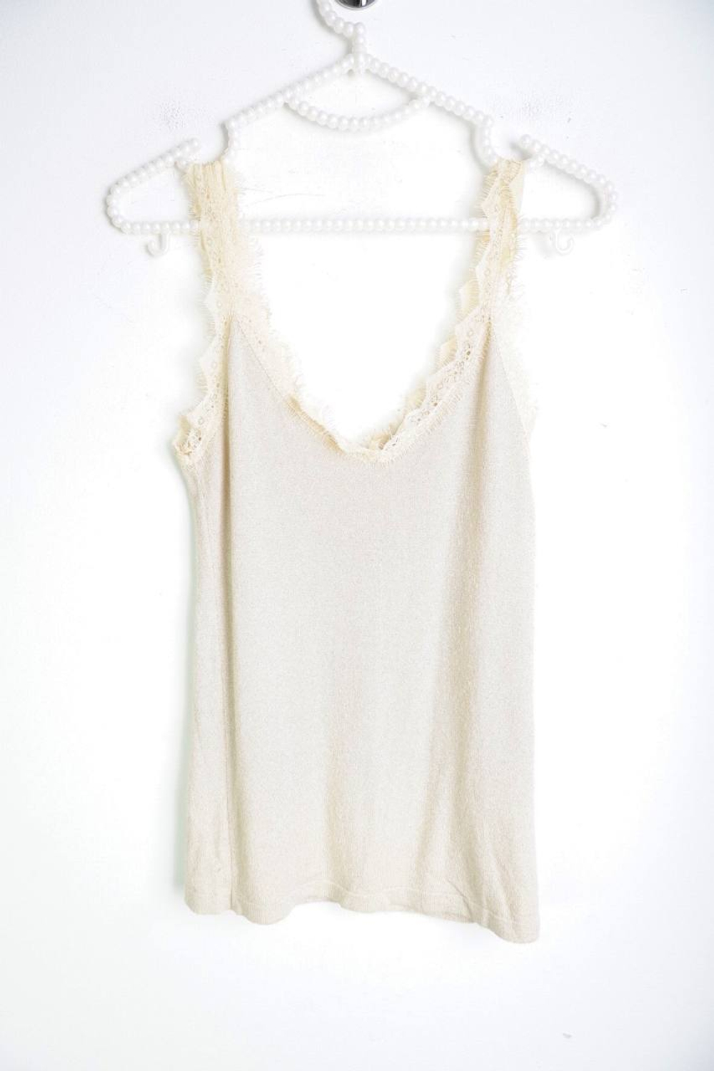 Топ для романтичного акцента, визуально на 40/42 размер