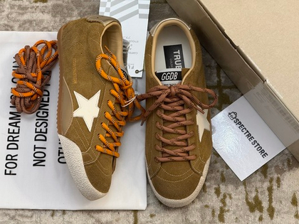 True Star in Tobacco-Colored Suede With White Star