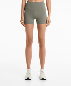 OYSHO Облегающие шорты Comfortlux с высокой посадкой длиной 10 см, светлый хаки