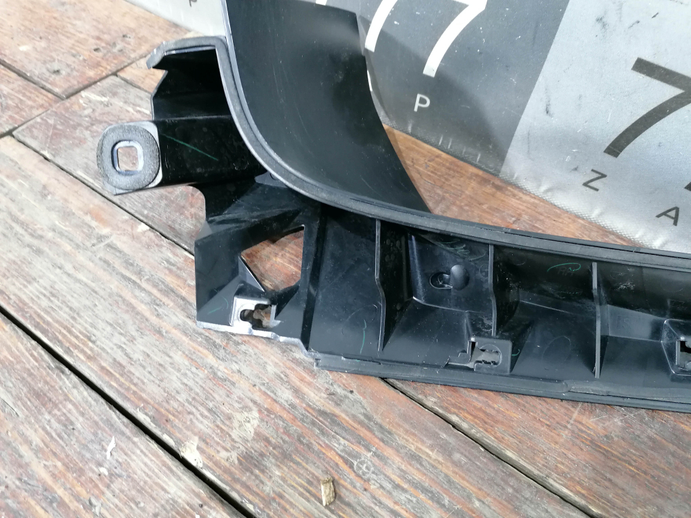 Накладка крышки багажника Subaru Forester 5 (SK) 18-нв Б/У Оригинал 96031SJ010