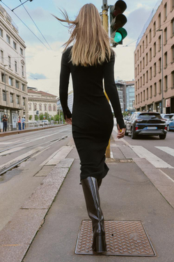 ZARA ТРИКОТАЖНОЕ ПЛАТЬЕ МИДИ В РУБЧИК, ЧЕРНЫЙ