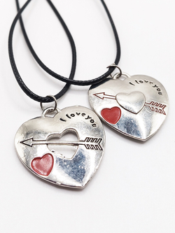 Парные кулоны для влюбленных "Сердце со стрелой".
