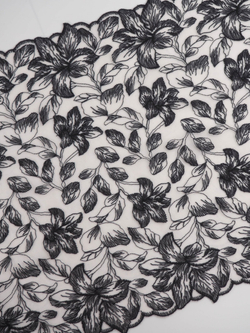 Вышивка на сетке молочная с розовинкой и черным неэластичная ширина 26 см ОТРЕЗЫ