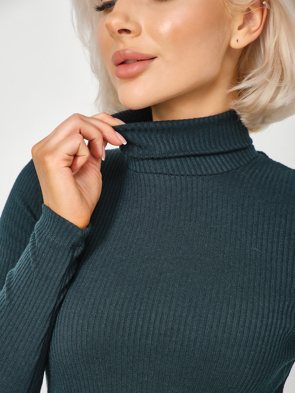 Облегающая водолазка лапша