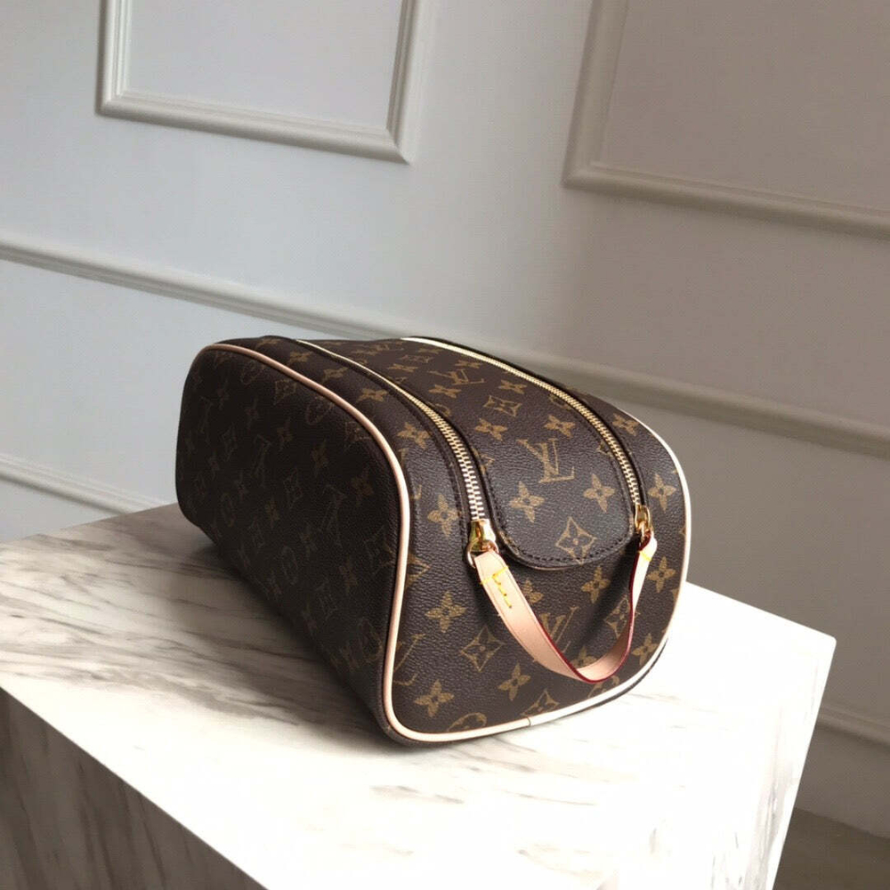 Louis Vuitton Toiletry Bag 25