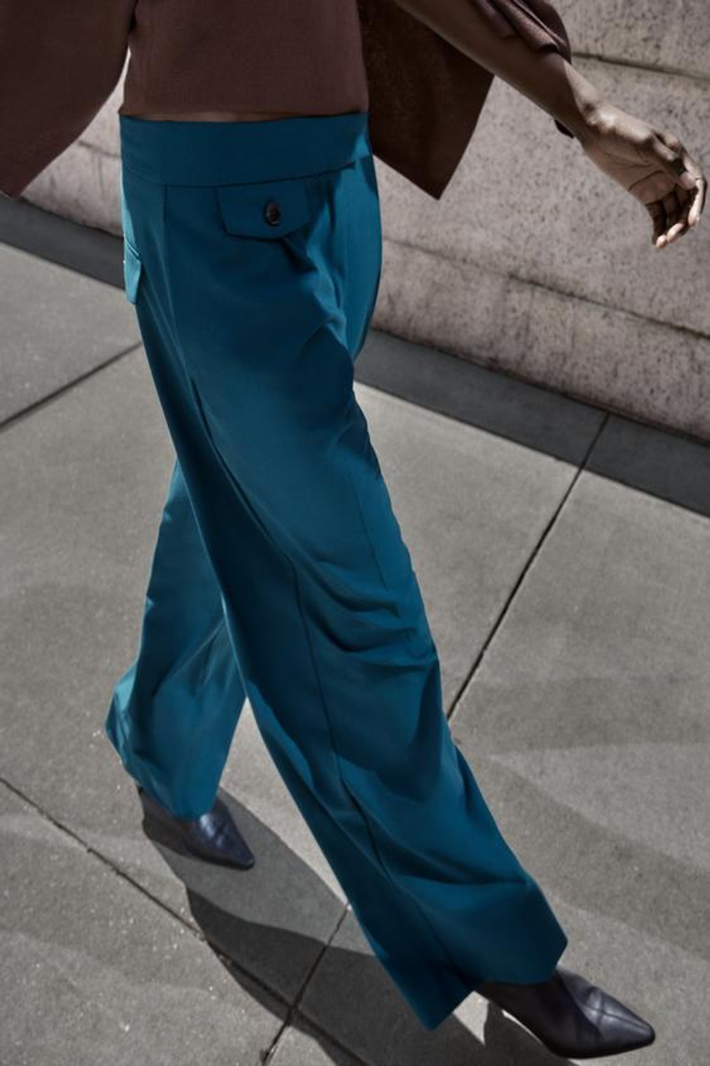 ZARA ШИРОКИЕ БРЮКИ С ЗАЩИПАМИ, СИНЕ-ЗЕЛЕНЫЙ