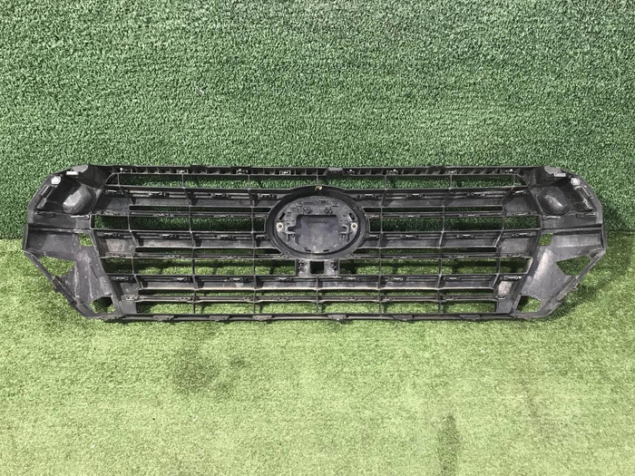 Решетка радиатора Toyota Land Cruiser 200 (2015-2021)