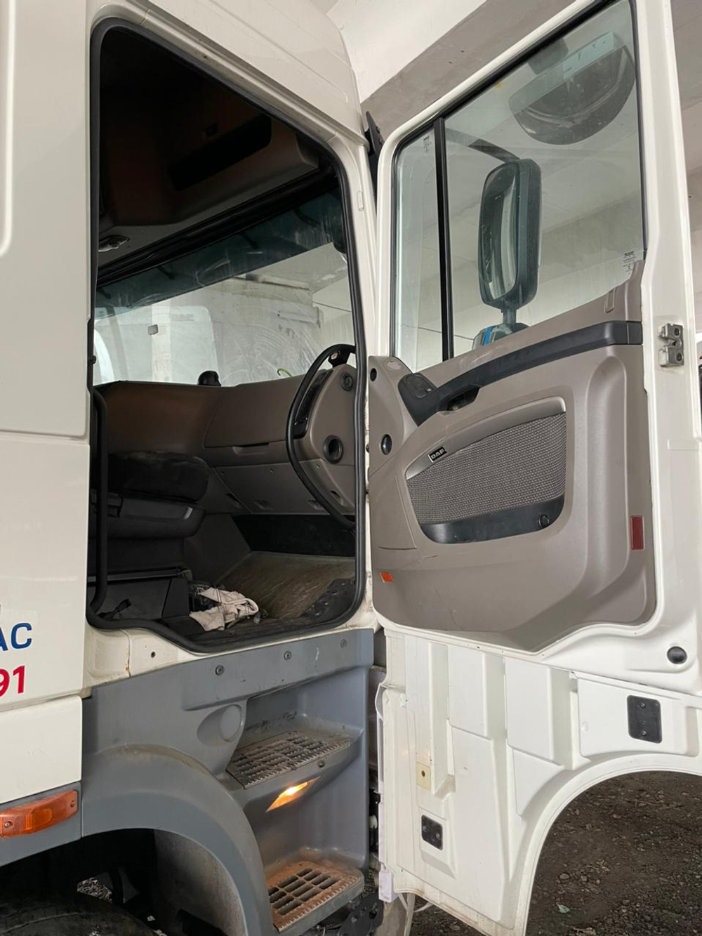 DAF XF 4x2 Седельный тягач FT XF 105 460 (Дизельный, 12,9 л, 462 л.с., МТ)
