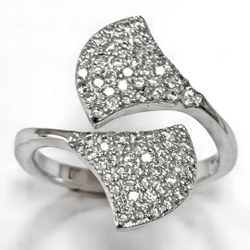 Ювелирное кольцо из серебра 925 пробы с фианитами,размер 18