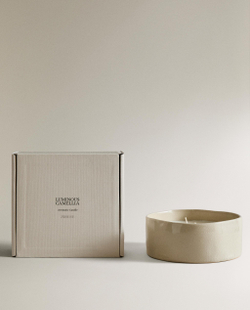 Zara Home Свеча ароматическая Luminous Camellia 540 г, растительный воск, аромат цветочный, Розовый