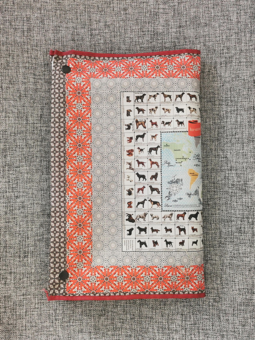 Скатерть "Породы собак на карте Мира"