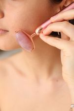 Роллер из розового кварца с вибрацией