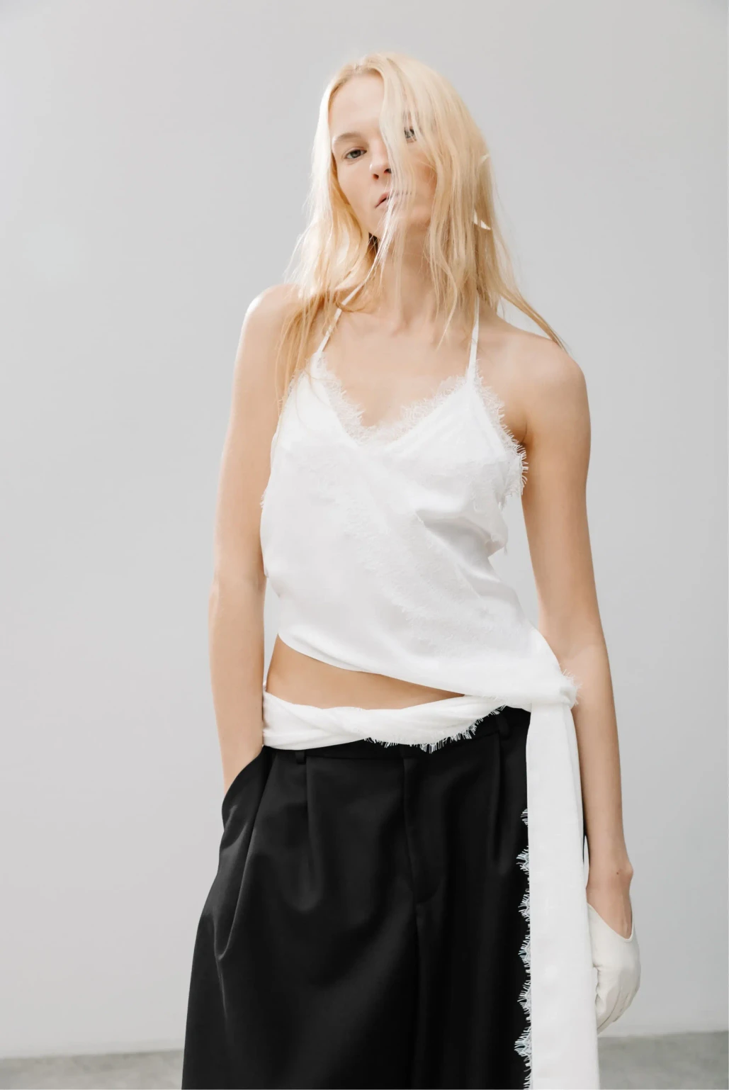 Топ с кружевом белый