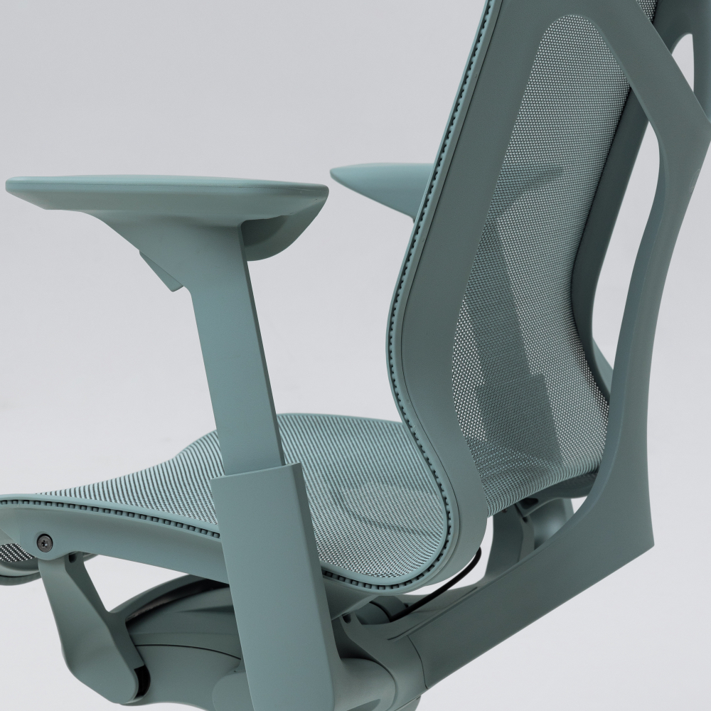 Кресло Herman Miller Cosm, высокая спинка, цвет Glacier, регулируемые подлокотники