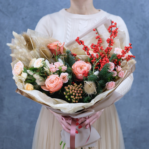 Купить Зимний букет с пионовидной розой Кахала и сухоцветами