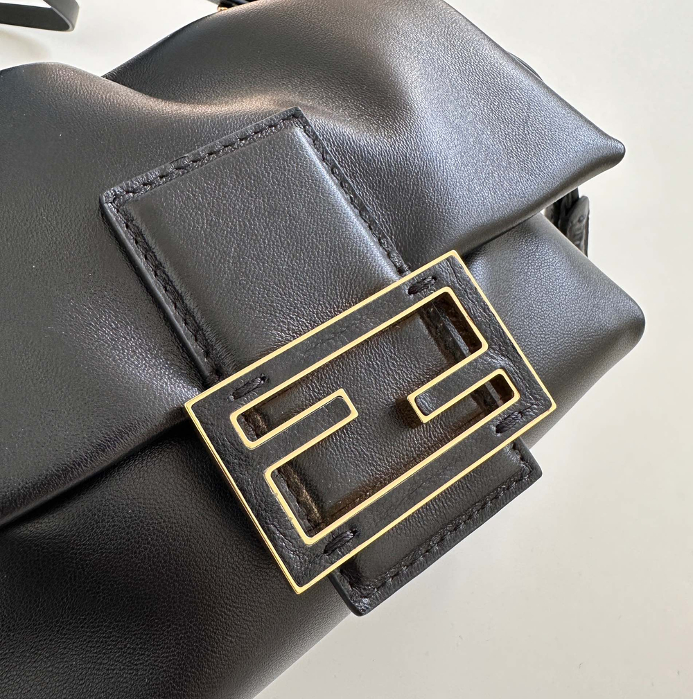 Fendi Small Mamma Baguette 16 cm