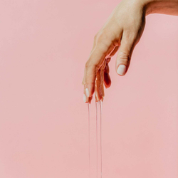 Bijoux Indiscrets Light My Fire, Srawberry Bubble Gum - Разогревающее массажное масло, 100 мл