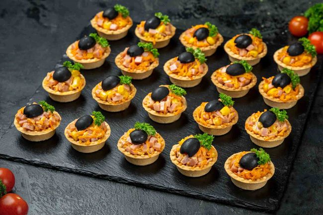 Тарталетка с ветчиной и морковью по-корейски, 20 шт.