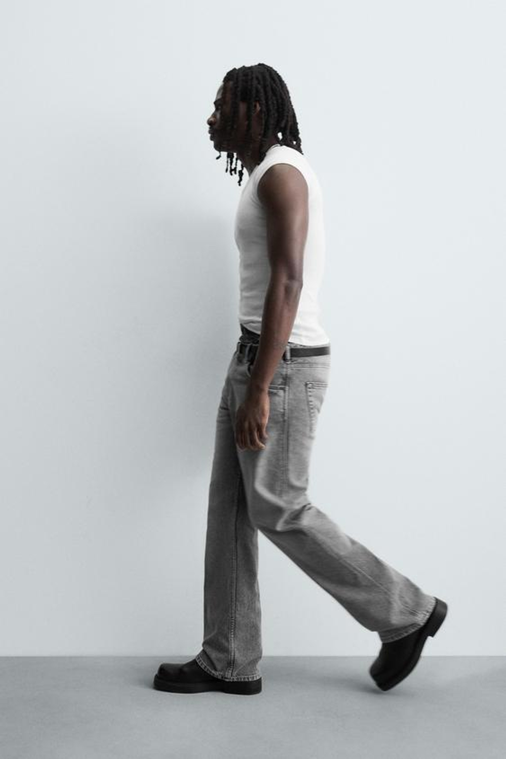 ZARA ДЖИНСЫ FLARE FIT С ЗАНИЖЕННОЙ ТАЛИЕЙ, СЕРЫЙ