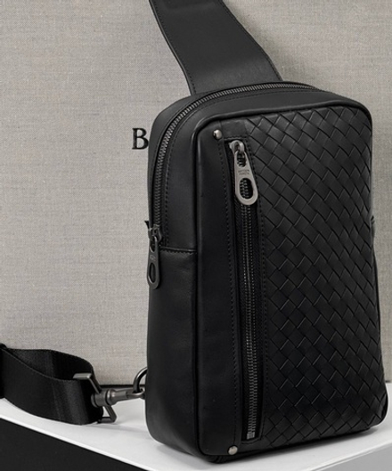 Нагрудная сумка-слинг Bottega Veneta