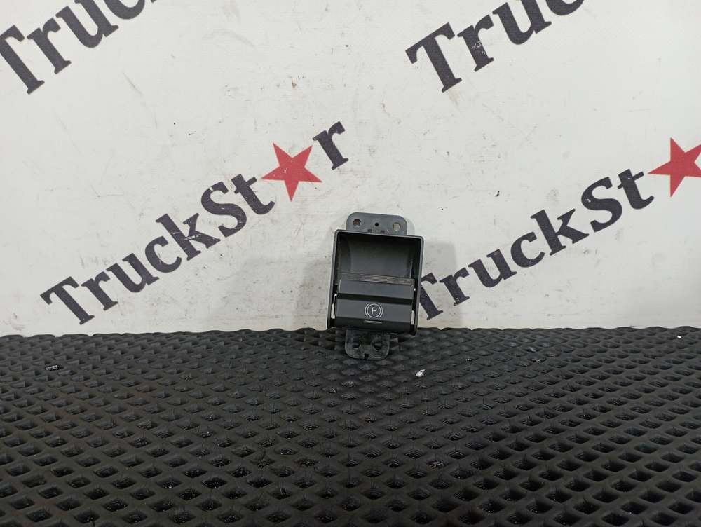 Кнопка ручного тормоза