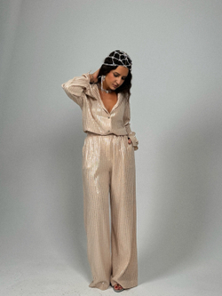 Мерцающий костюм в цвете «шампань»