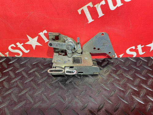 Замок двери правый