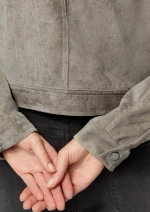 Вельветовая куртка с накладными карманами