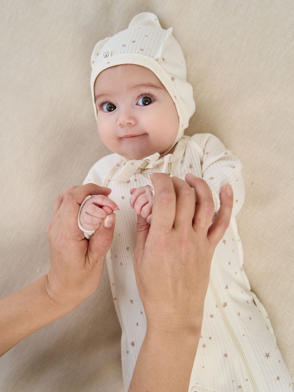 Слип с закрытой ножкой "Бежевые звезды" 0+