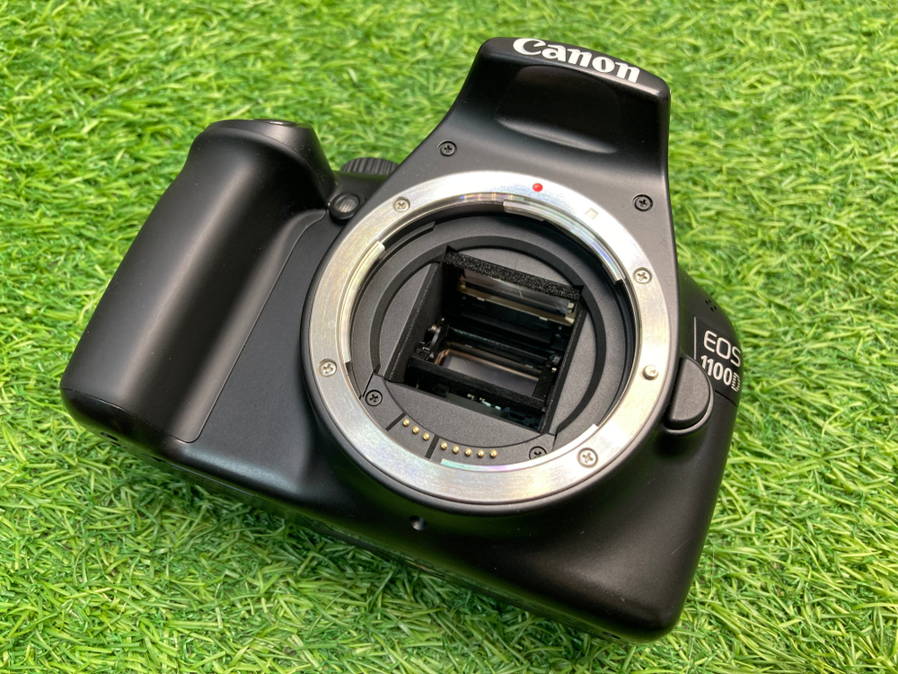 Canon 1100D kit 18-55mm 3.5-5.6 IS ll 2.600 кадров