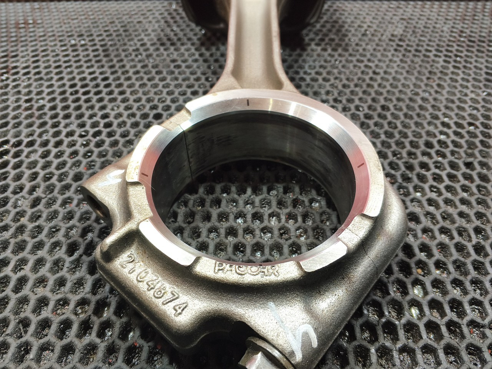 Поршень с шатуном 2020г