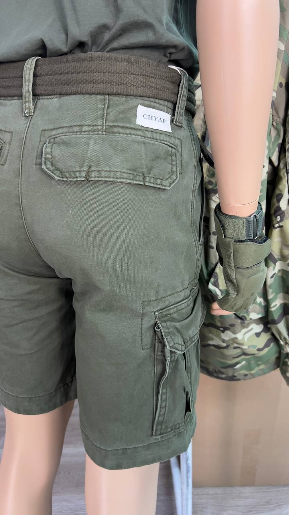 Шорты-карго олива с ремнём