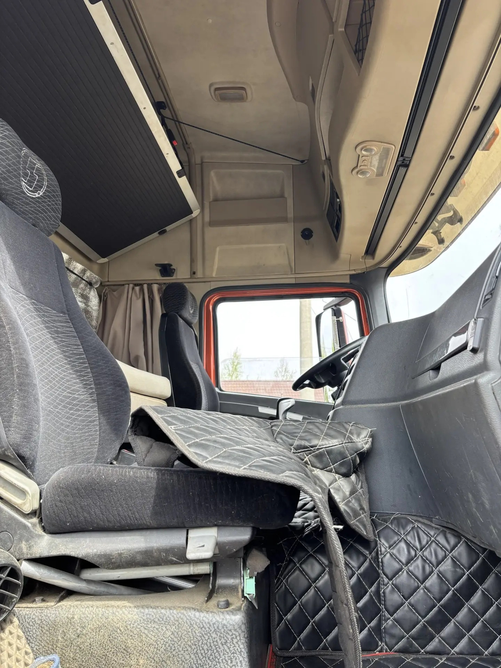Shacman (Shaanxi) SX* 6x4 Седельный тягач SX42584V324 (Дизельный, 11,6 л, 423 л.с., МТ)