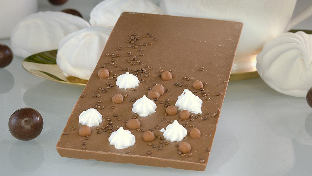 "Версаль" молочный шоколад ручной работы с декором