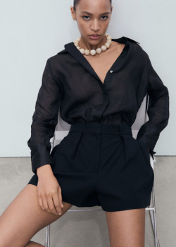 Костюмные шорты с защипами