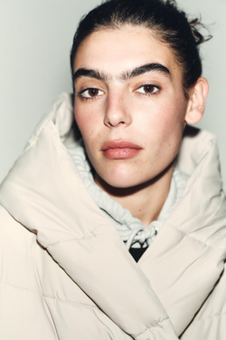 ZARA СТЕГАНАЯ КУРТКА С КАПЮШОНОМ WATER REPELLENT, БЕЖЕВЫЙ