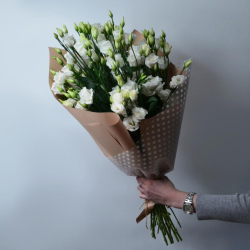 Букет лизиантусов