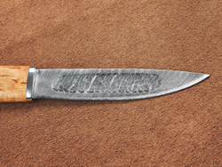 Шкуросъемный нож "Якут" с кованым долом, дамасская сталь, рукоять карельская береза