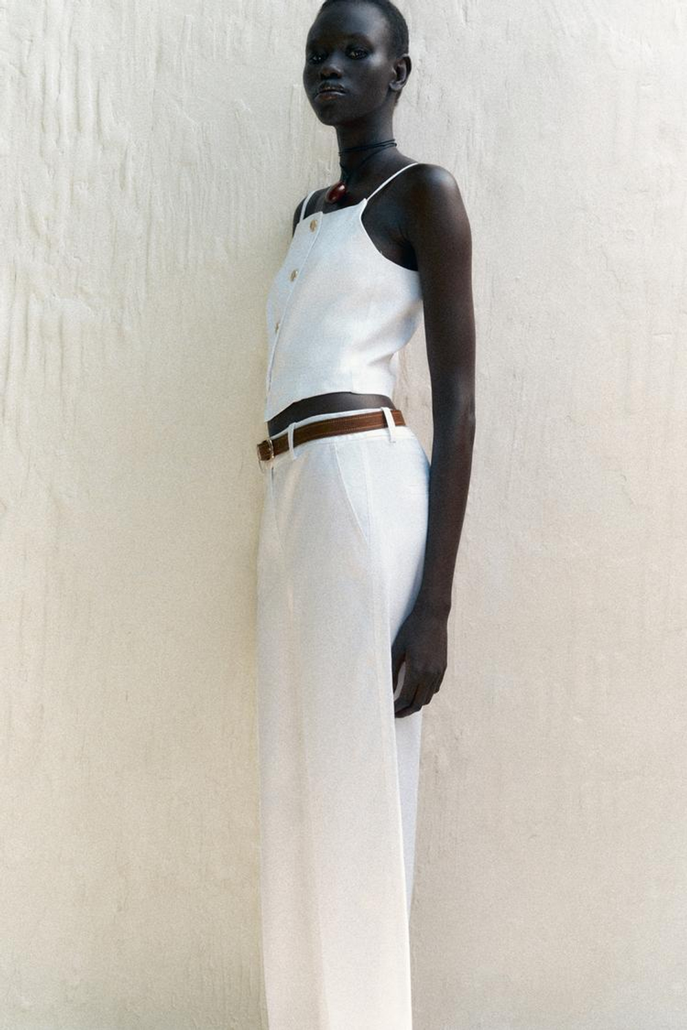 ZARA КОРОТКИЙ ЖИЛЕТ НА БРЕТЕЛЯХ, БЕЛЫЙ