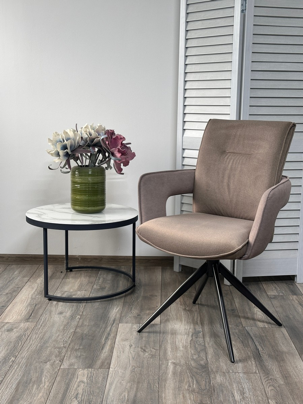 Стул М-City DISAUR Киннет (Kinnet) поворотный на поворотный на 360 градусов, Цв Шоколад Mohair-440, Castel-20, ткань, Тем.-Серый