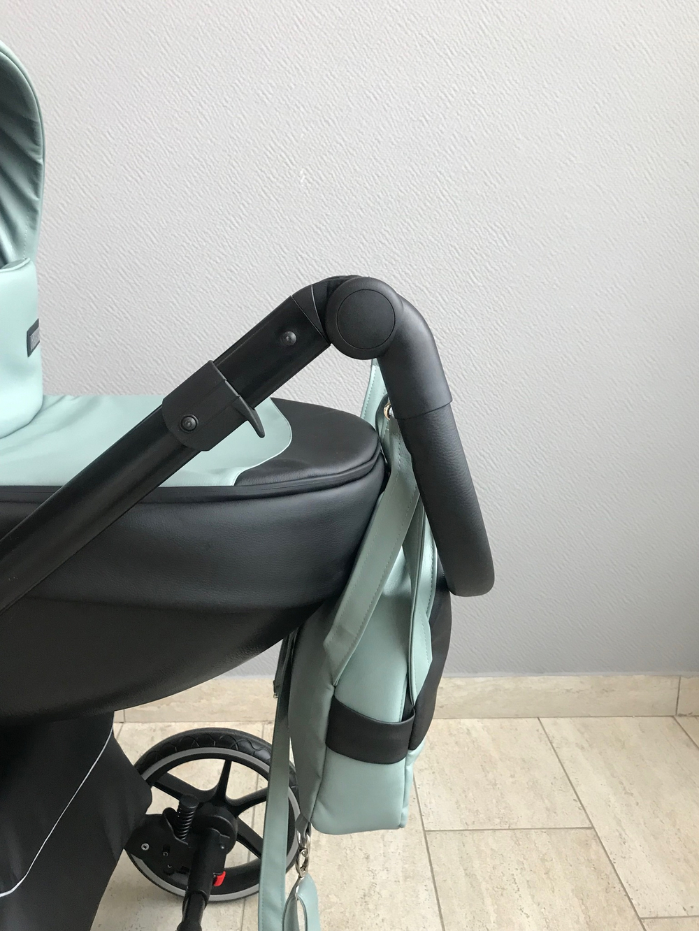 Коляска детская Peppy Zoom 2 в 1 (01) Черная экокожа / Мята экокожа