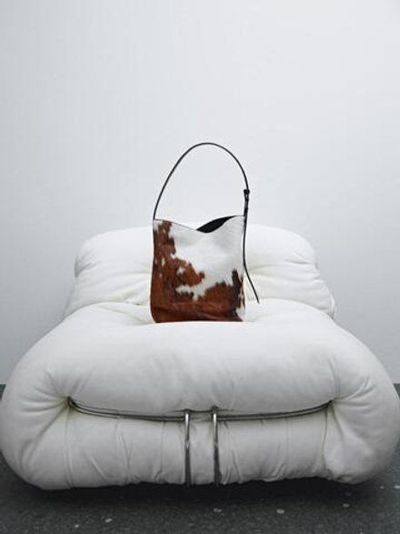 Massimo Dutti Кожаная сумка-мешок с принтом, белый