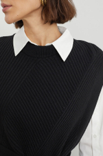 1732 Жилет женский (черный)