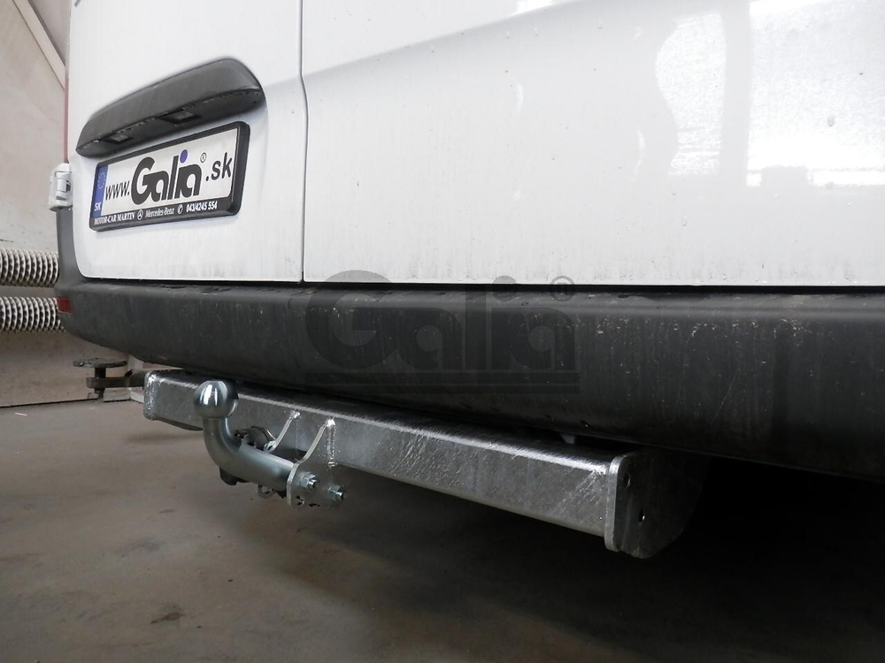 Фаркоп оцинкованный Galia M118C для Mercedes Sprinter 2006-, Volkswagen Crafter 2006-(паспорт и сертификат в комплекте)(без электрики)
