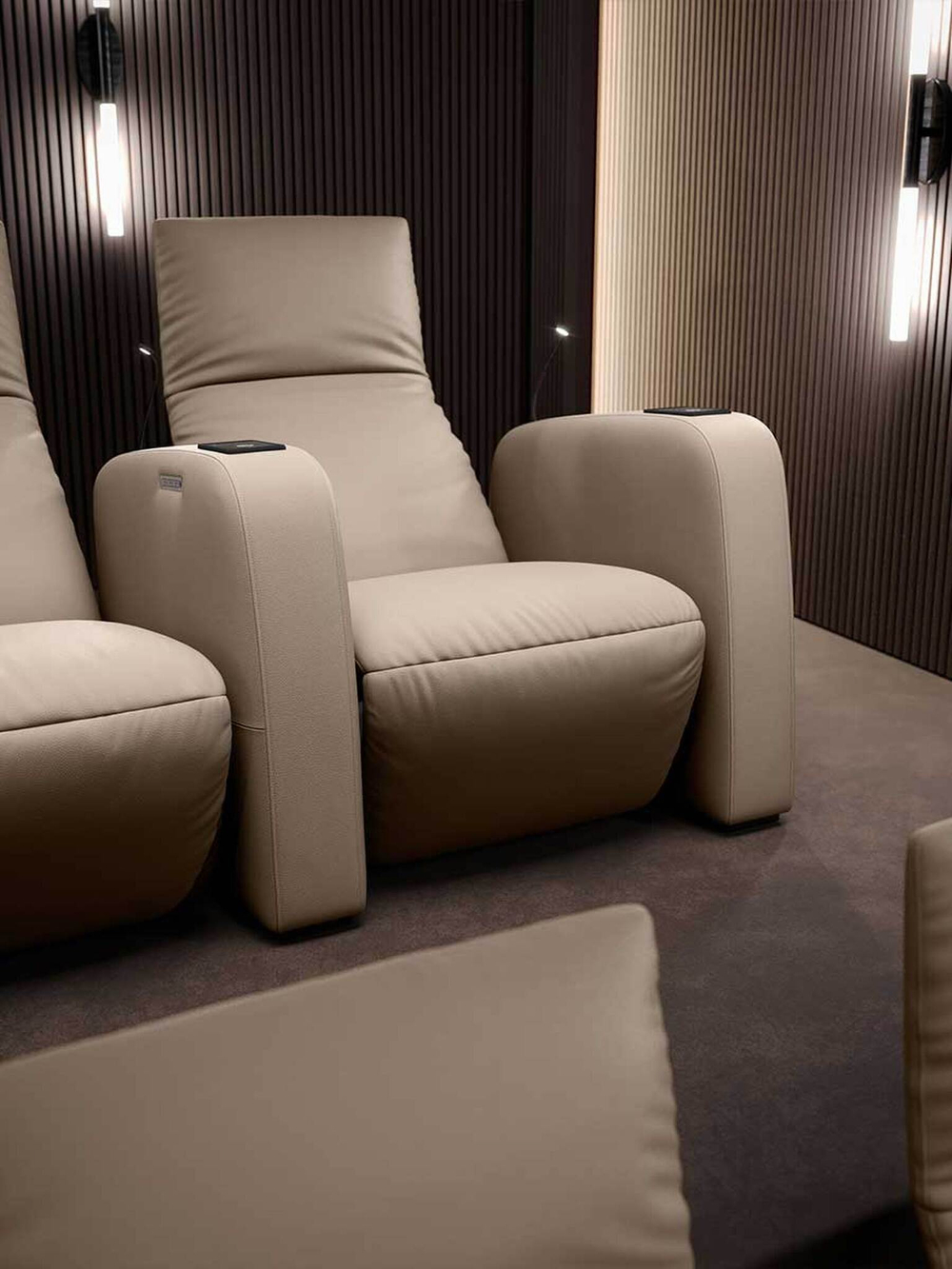 Кресло Poltrona Frau Pillow Cinema