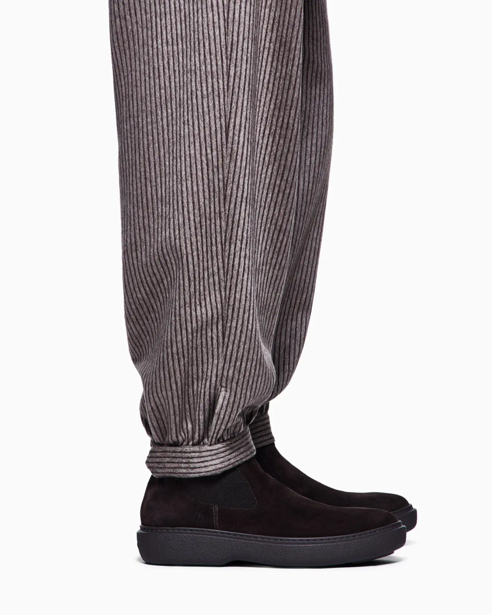 Suede Ankle Boots – мужские замшевые ботильоны на низком ходу от GIORGIO ARMANI